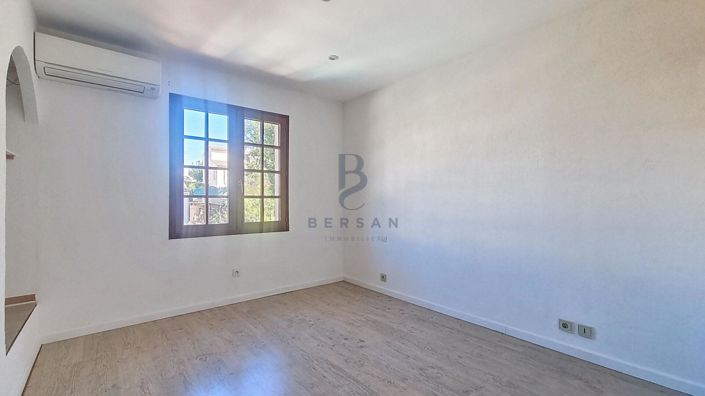 Image No.17-4 Bed House for sale