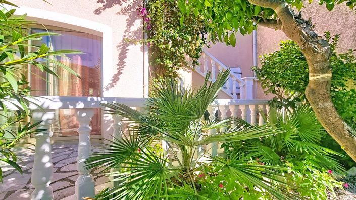 Image No.2-4 Bed House for sale