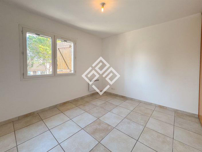 Image No.10-3 Bed House for sale