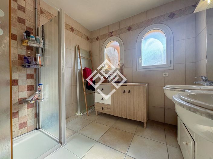 Image No.6-3 Bed House for sale