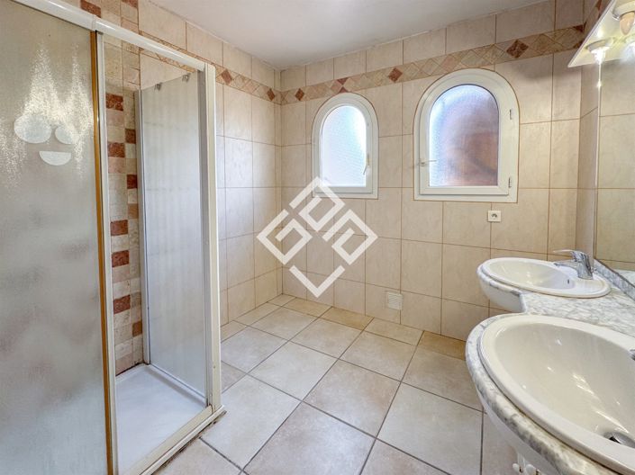 Image No.6-3 Bed House for sale