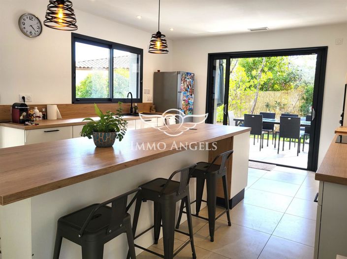 Image No.2-4 Bed House for sale