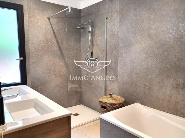 Image No.6-4 Bed House for sale