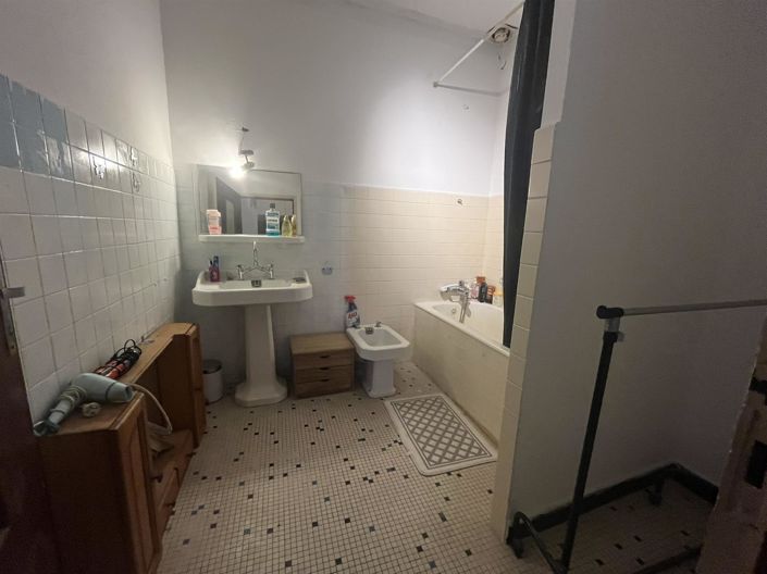 Image No.10-8 Bed House for sale