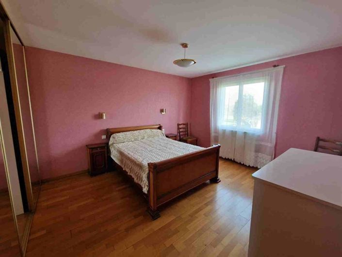 Image No.11-3 Bed House for sale