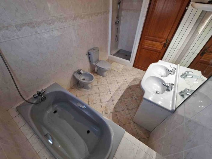 Image No.10-3 Bed House for sale