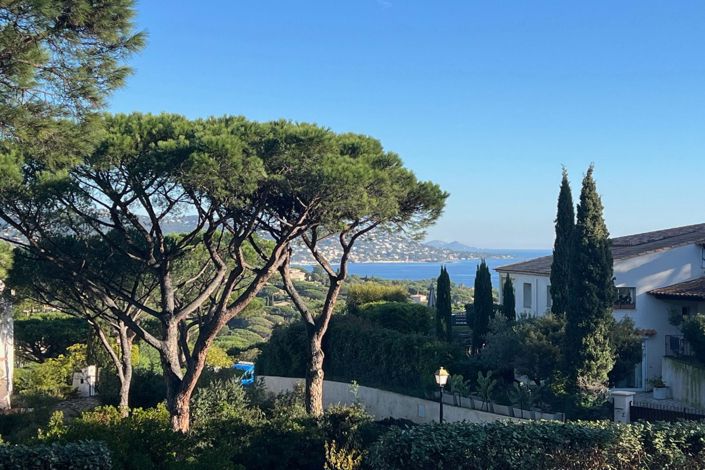 Image No.12-6 Bed House for sale