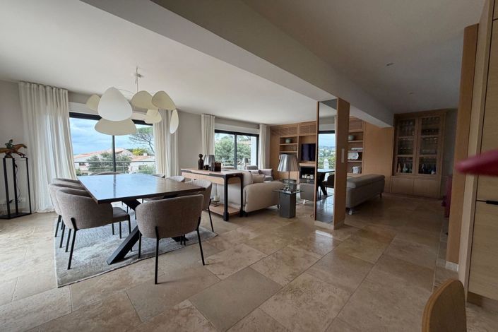 Image No.14-6 Bed House for sale