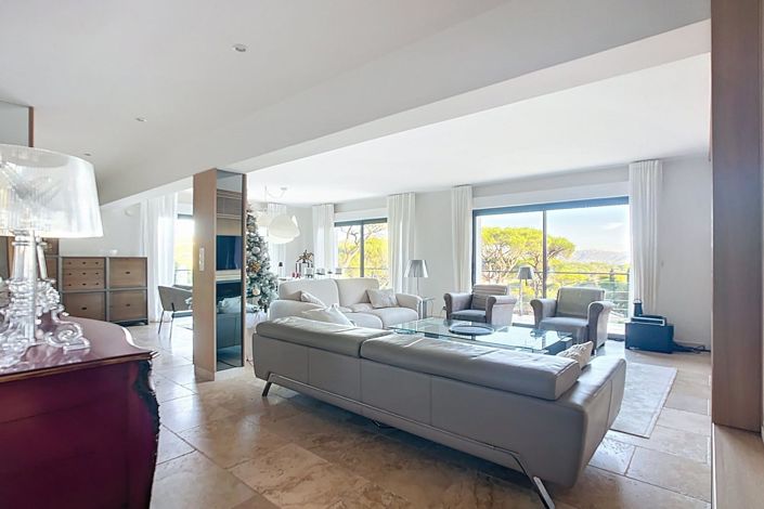 Image No.3-6 Bed House for sale