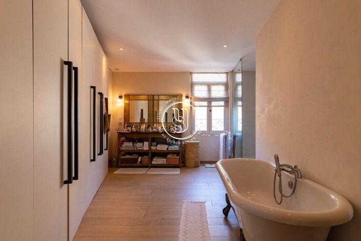 Image No.18-6 Bed House for sale