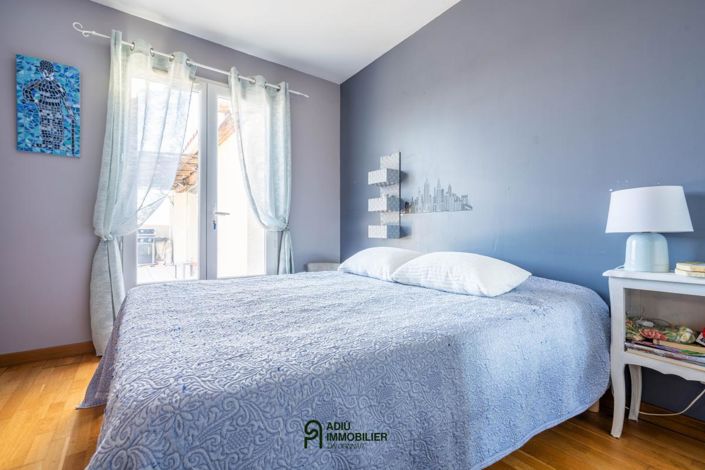 Image No.10-3 Bed House for sale