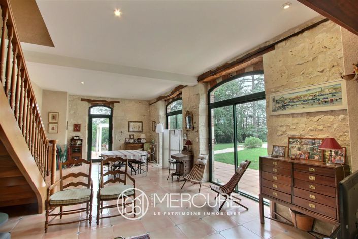 Image No.8-10 Bed House for sale