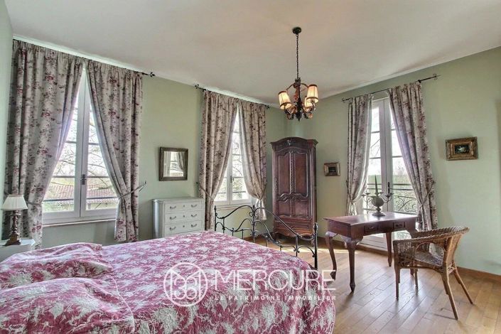 Image No.8-5 Bed House for sale