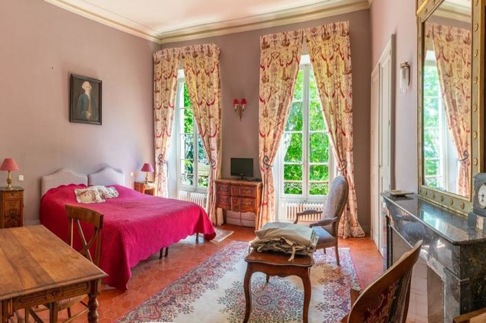 Image No.2-12 Bed Property for sale