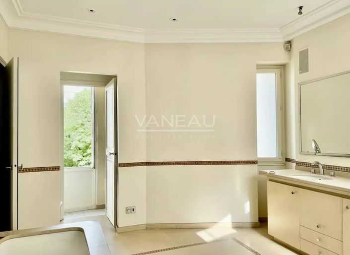 Image No.10-3 Bed Apartment for sale