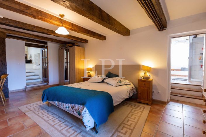 Image No.17-3 Bed House for sale