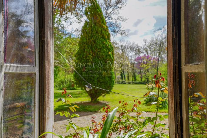 Image No.10-6 Bed House for sale