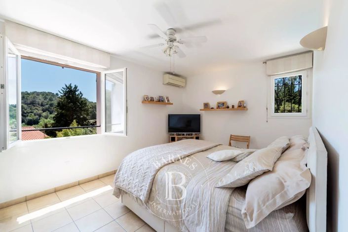 Image No.8-4 Bed House for sale