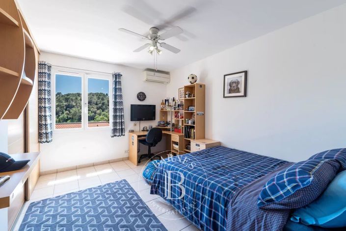 Image No.9-4 Bed House for sale