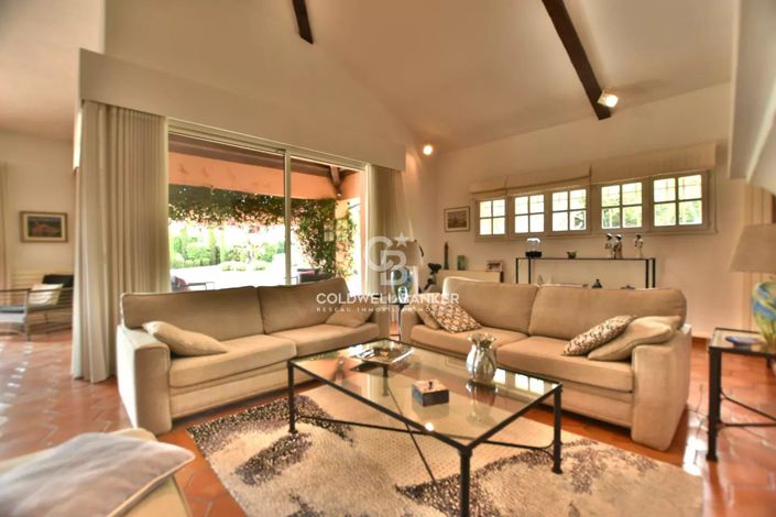 Image No.6-5 Bed House for sale