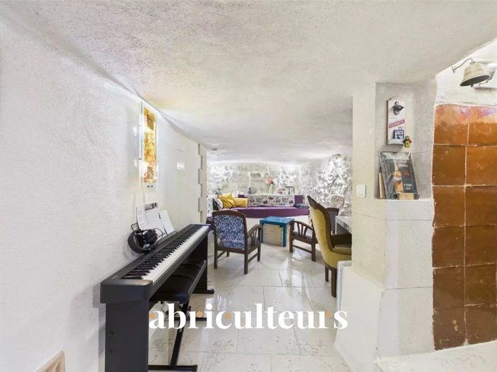 Image No.11-3 Bed House for sale