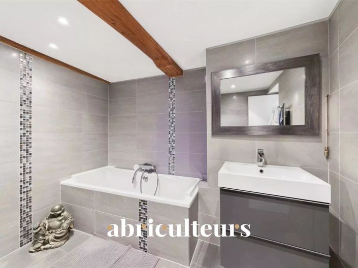 Image No.24-3 Bed House for sale