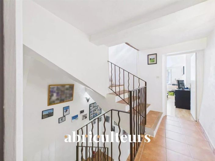 Image No.25-3 Bed House for sale