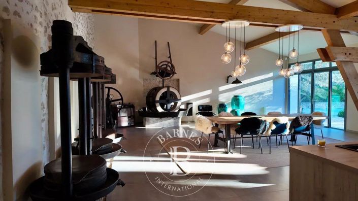 Image No.11-8 Bed House for sale