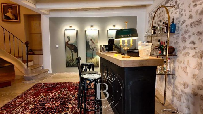 Image No.4-8 Bed House for sale