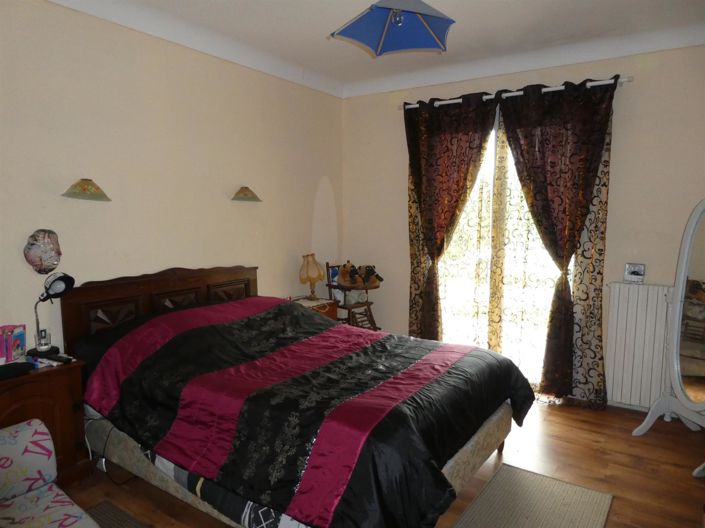 Image No.17-5 Bed House for sale