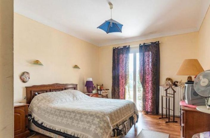 Image No.18-5 Bed House for sale