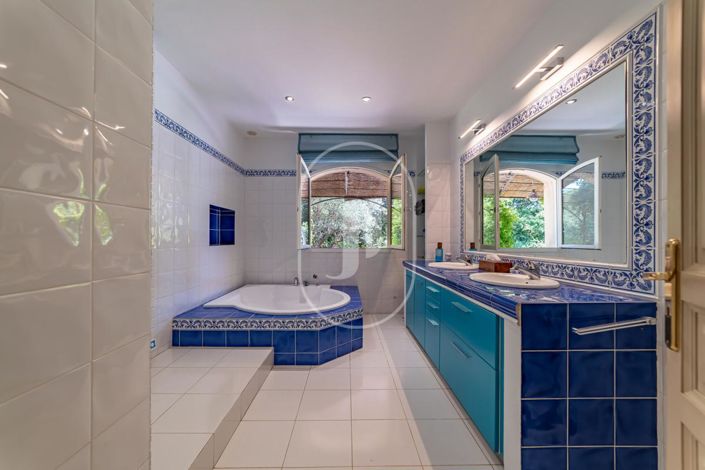 Image No.10-4 Bed House for sale