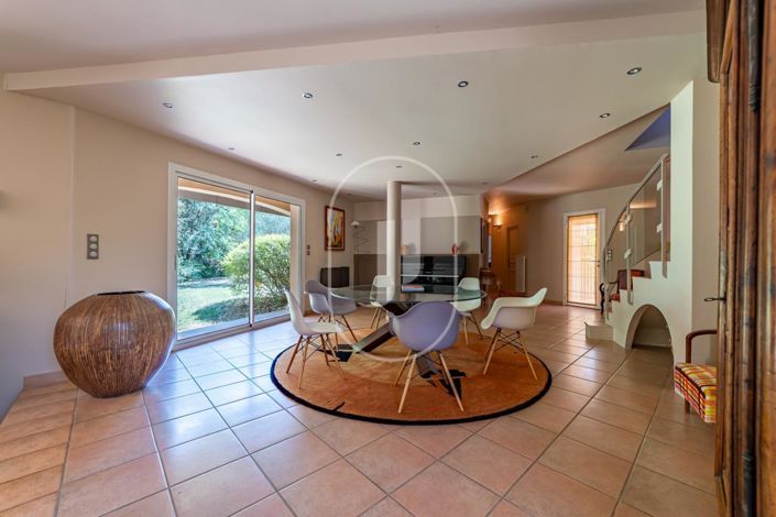 Image No.6-4 Bed House for sale