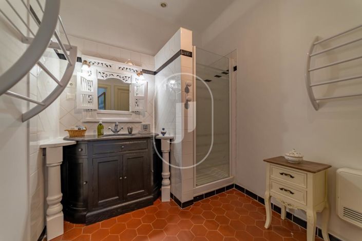 Image No.11-6 Bed House for sale