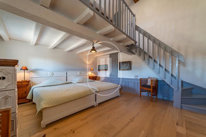 Image No.8-6 Bed House for sale