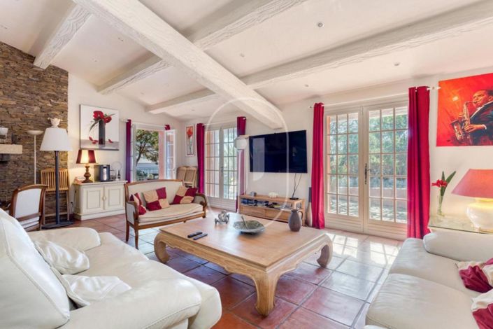 Image No.4-8 Bed House for sale