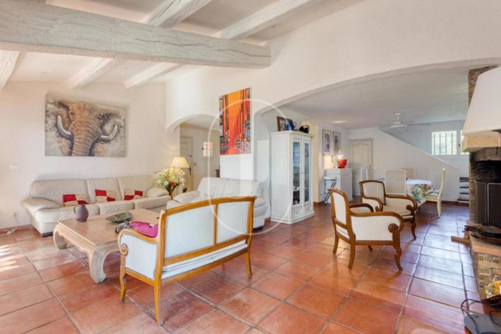 Image No.5-8 Bed House for sale