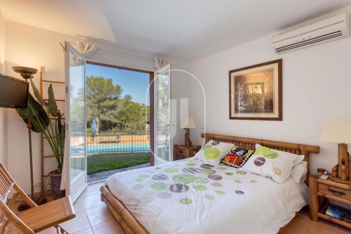 Image No.8-8 Bed House for sale