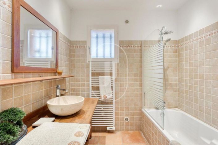 Image No.9-8 Bed House for sale