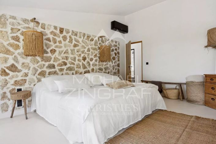 Image No.8-4 Bed House for sale