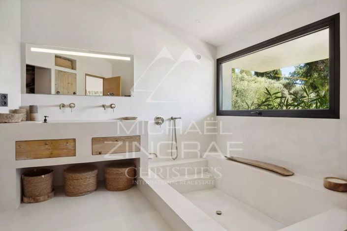 Image No.9-4 Bed House for sale