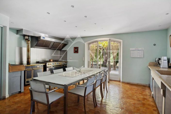 Image No.5-5 Bed House for sale