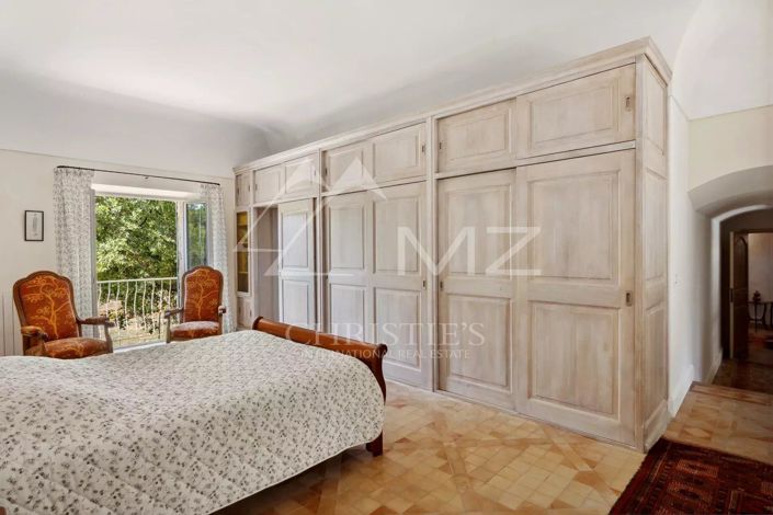 Image No.7-5 Bed House for sale