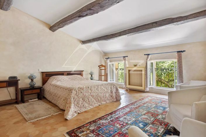 Image No.8-5 Bed House for sale