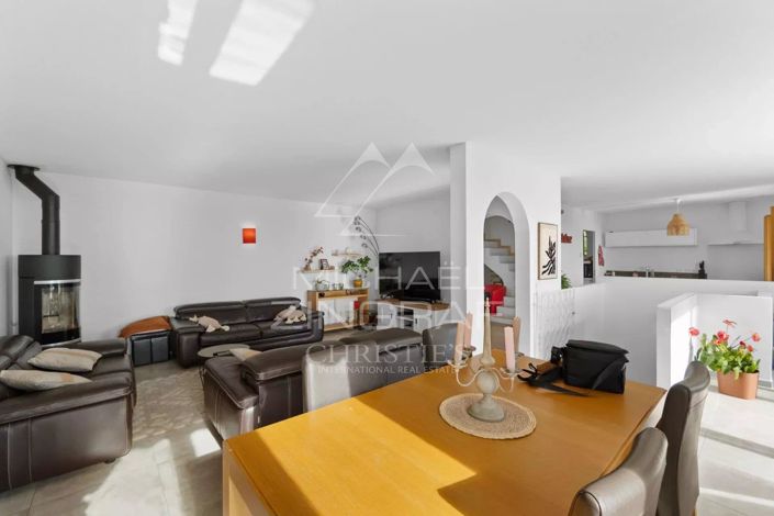 Image No.6-3 Bed House for sale