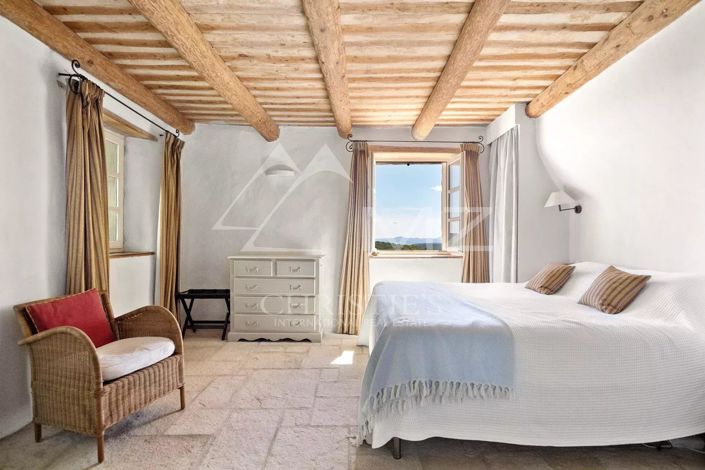 Image No.6-5 Bed House for sale