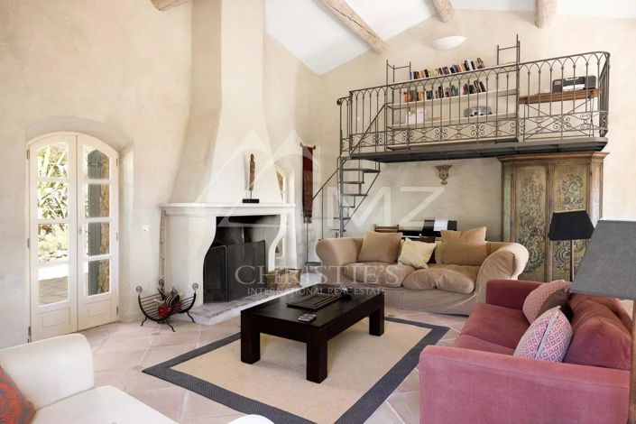 Image No.7-5 Bed House for sale