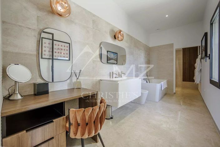 Image No.9-5 Bed House for sale