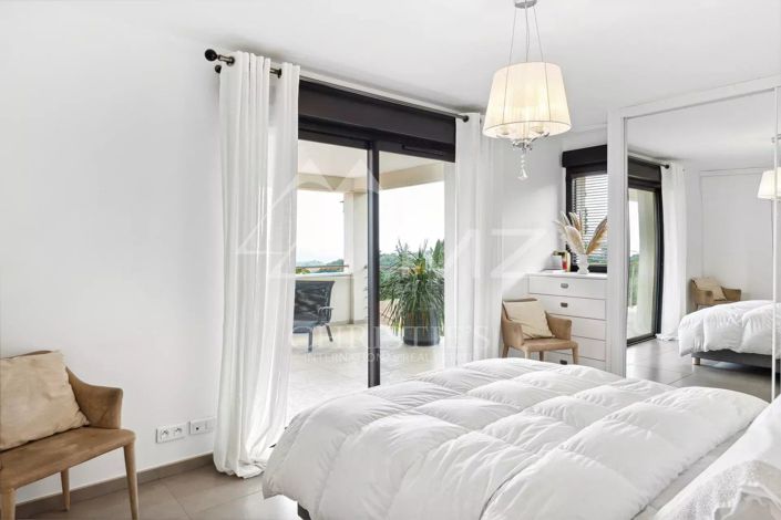 Image No.8-4 Bed House for sale