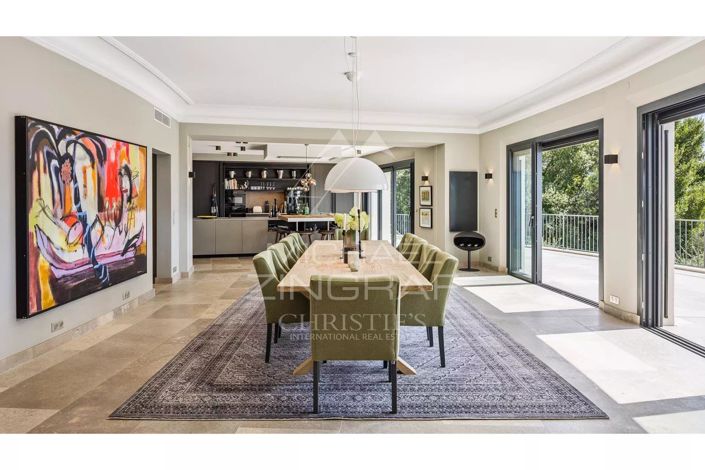 Image No.8-5 Bed House for sale